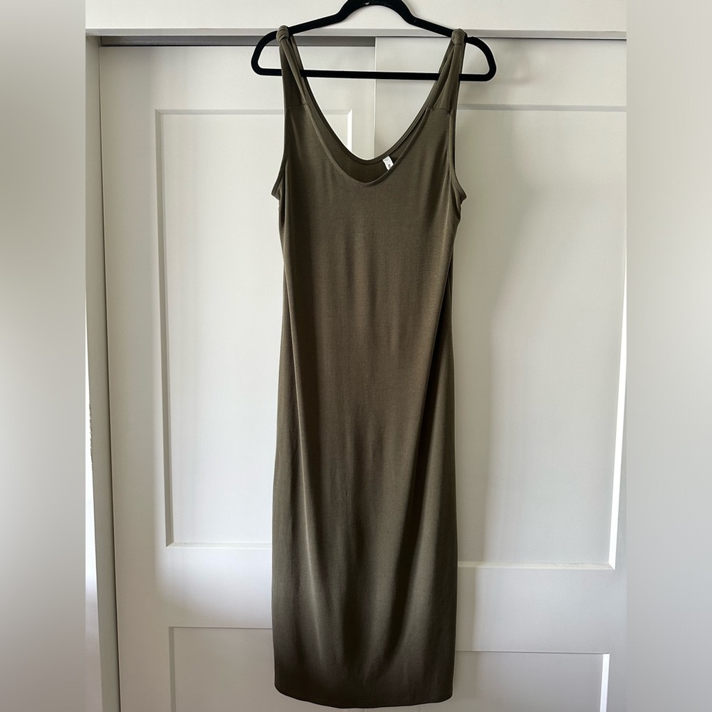 Elegant Olive Green Sleeveless Dress